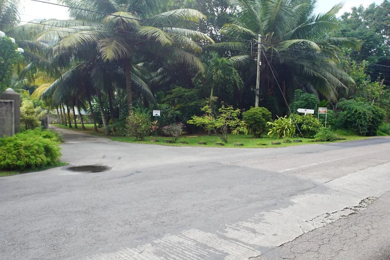 Zeph Self Catering Apartment Baie Lazare  Baie Lazare (Mahe)