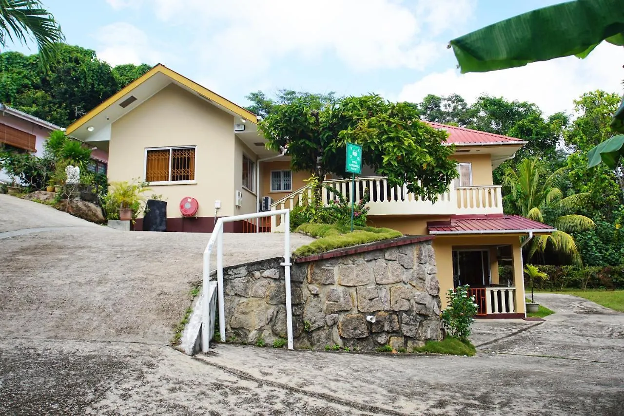 Zeph Self Catering Apartment Baie Lazare