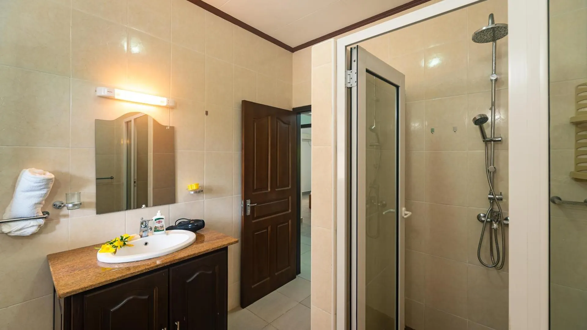 Zeph Self Catering Apartment Baie Lazare  Baie Lazare (Mahe)