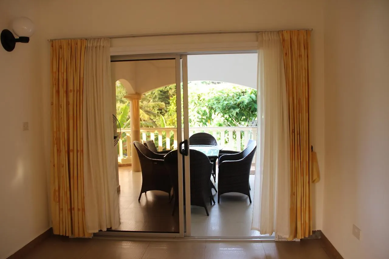 Zeph Self Catering Apartment Baie Lazare